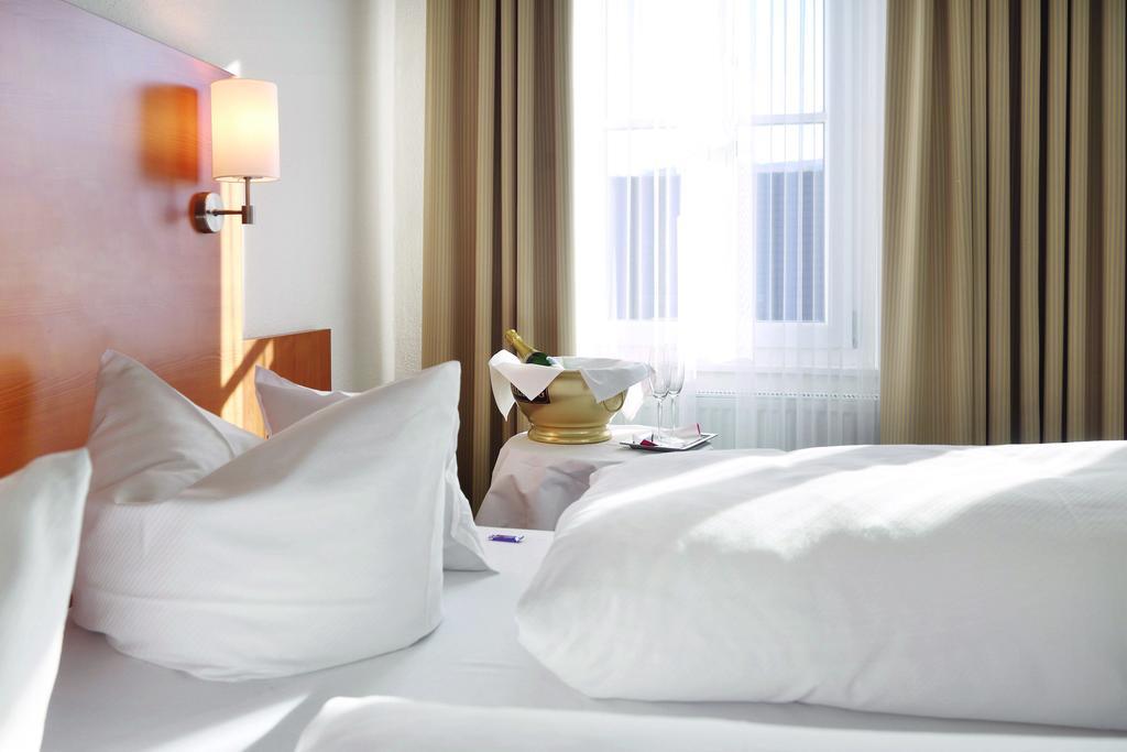 Hotel-Restaurant Roter Ochsen Lauchheim Δωμάτιο φωτογραφία