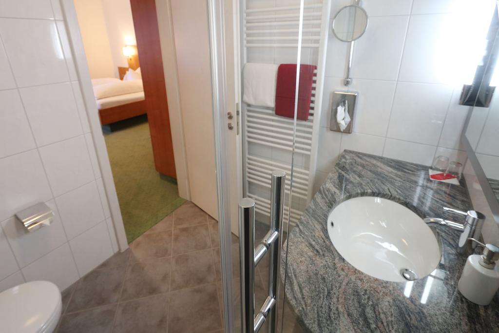 Hotel-Restaurant Roter Ochsen Lauchheim Δωμάτιο φωτογραφία