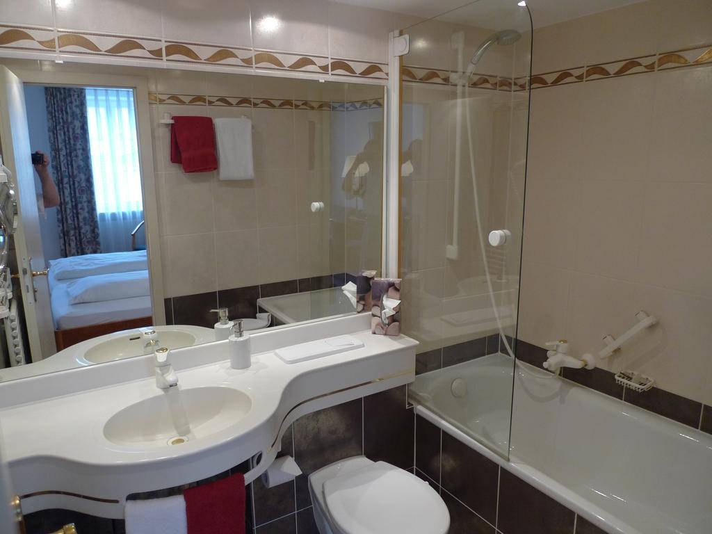 Hotel-Restaurant Roter Ochsen Lauchheim Δωμάτιο φωτογραφία
