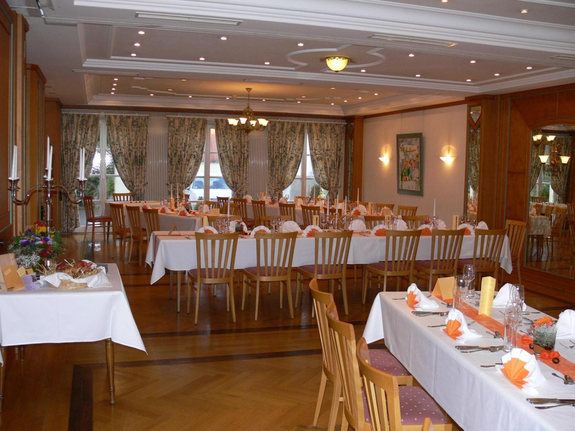 Hotel-Restaurant Roter Ochsen Lauchheim Εξωτερικό φωτογραφία