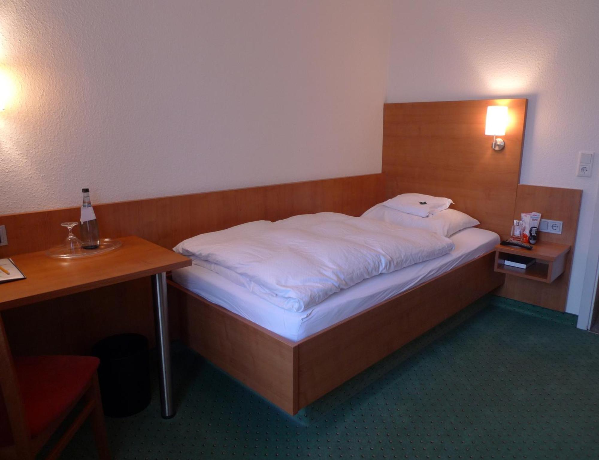 Hotel-Restaurant Roter Ochsen Lauchheim Δωμάτιο φωτογραφία