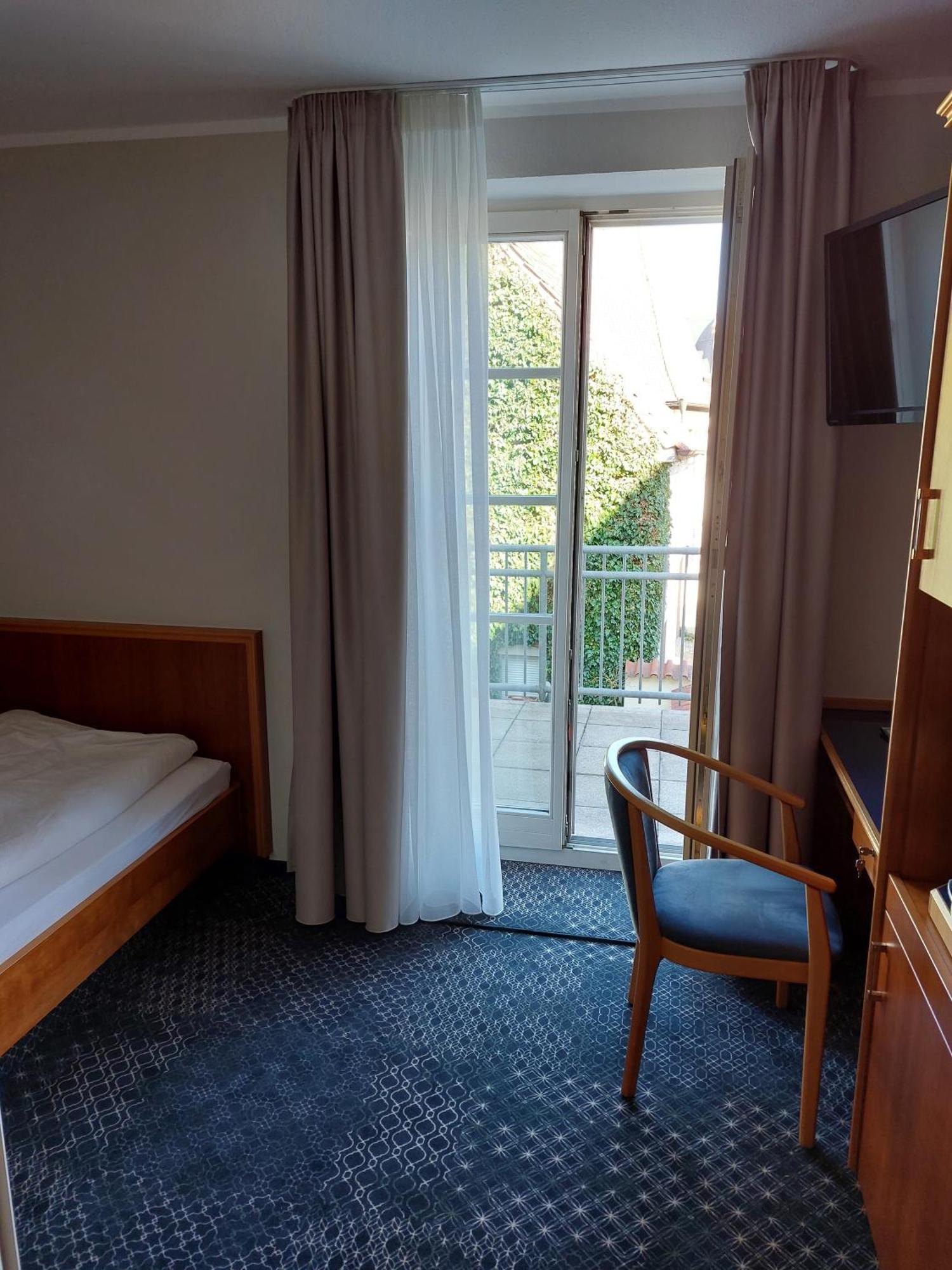 Hotel-Restaurant Roter Ochsen Lauchheim Εξωτερικό φωτογραφία