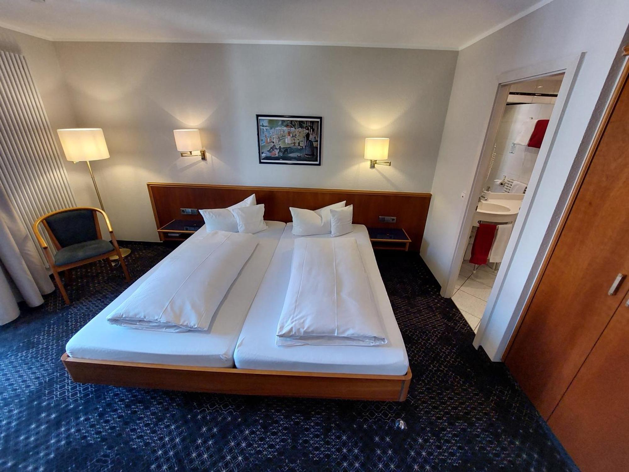 Hotel-Restaurant Roter Ochsen Lauchheim Εξωτερικό φωτογραφία