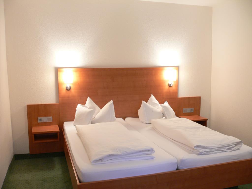 Hotel-Restaurant Roter Ochsen Lauchheim Εξωτερικό φωτογραφία